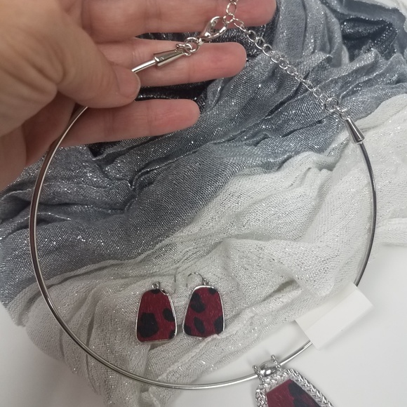 Red/Black/Silver Wire Necklace with Earrings - Picture 6 of 6